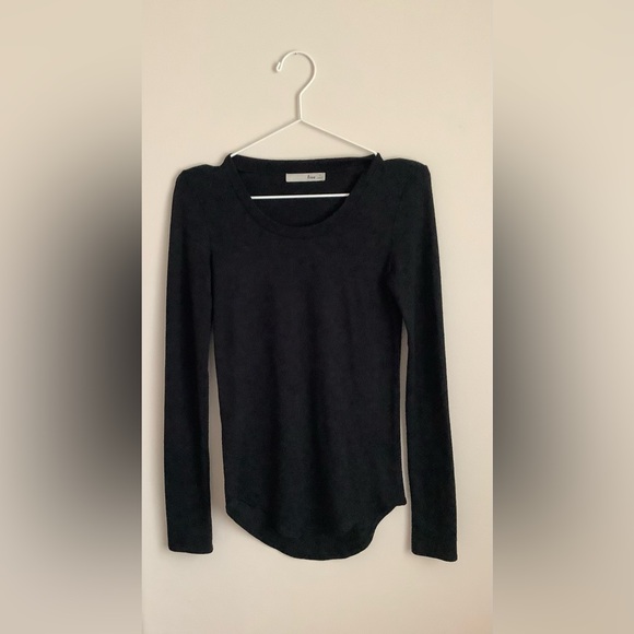 Aritzia Wilfred Free Long Sleeves Crew - Picture 2 of 4